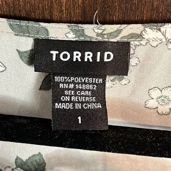 Torrid Georgette Lace Inset Blouse Size 1X - Picture 4 of 5